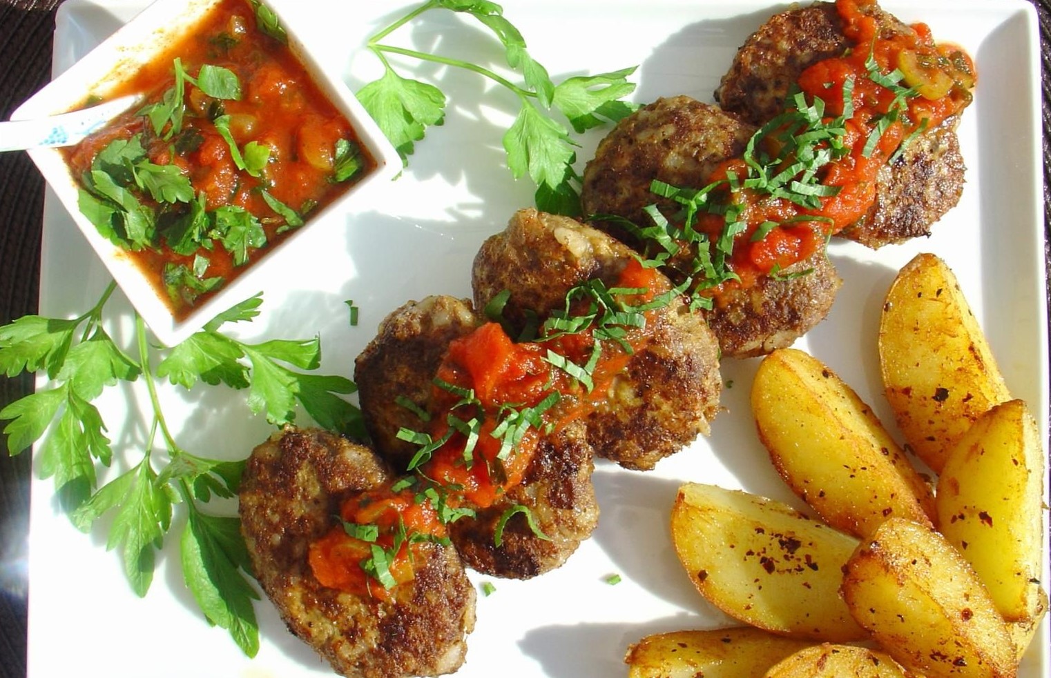 Diyet ve özel menü seçenekleri – kutu yemek ve salata çeşitleri